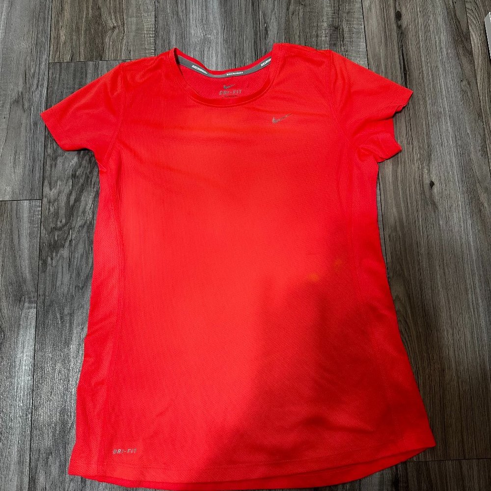 Nike Women's DRI-FIT Dry Legend Running T-Shirt Coral Pink Size M